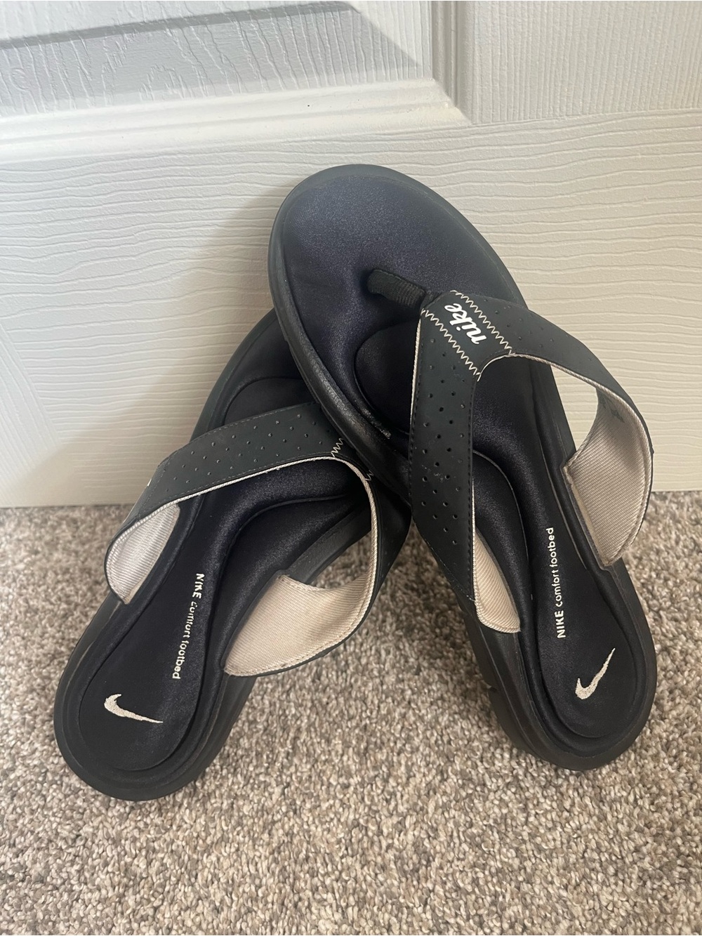 Nike Women's Black Cushioned Thong Sandals